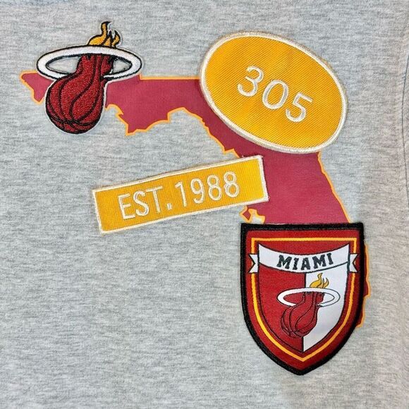 WEAR by Erin Andrews Miami Heat Patched Pullover Sweatshirt Hoodie Women's Large - Picture 3 of 12